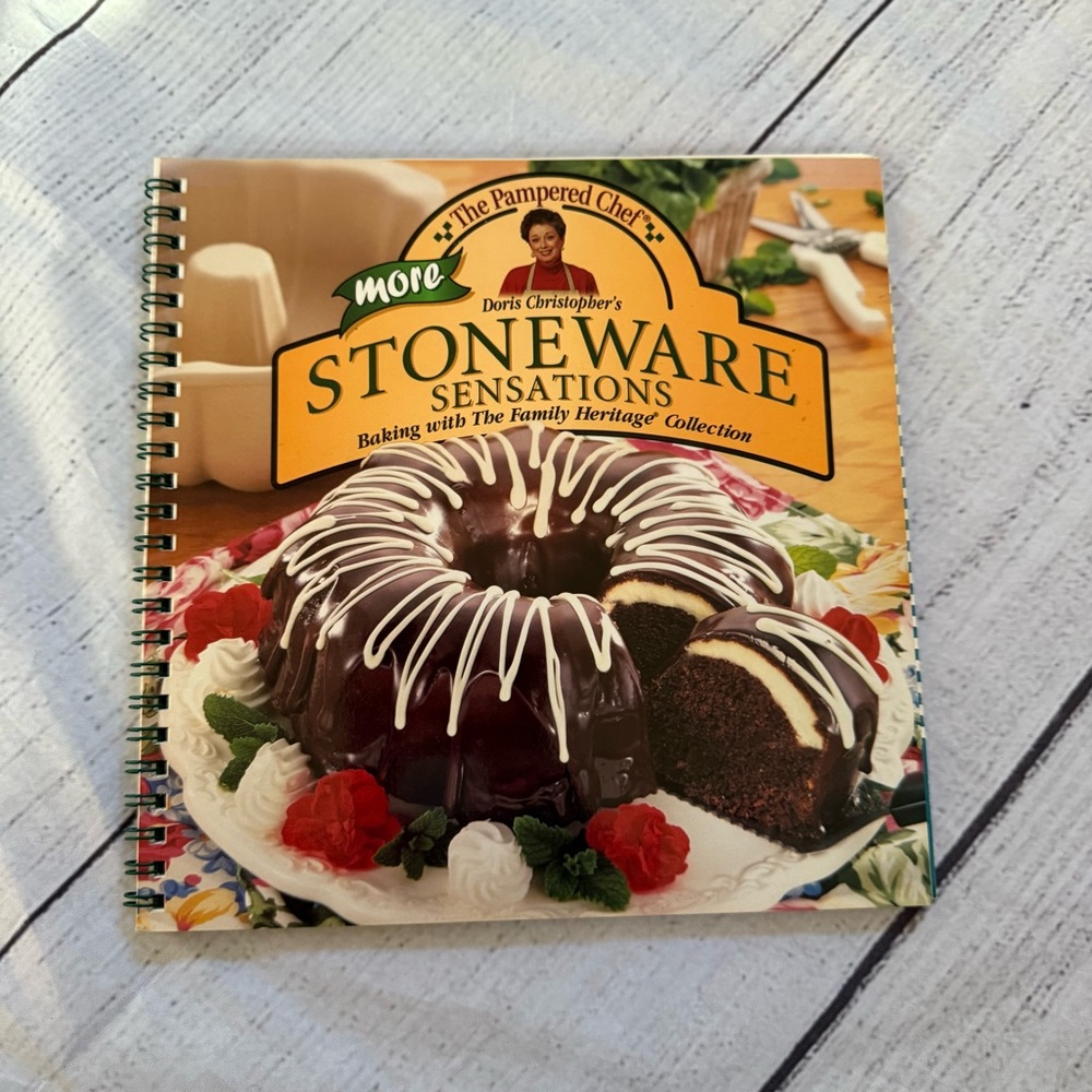 1999 The Pampered Chef Stoneware Heritage Cookbook Recipes Cook Book